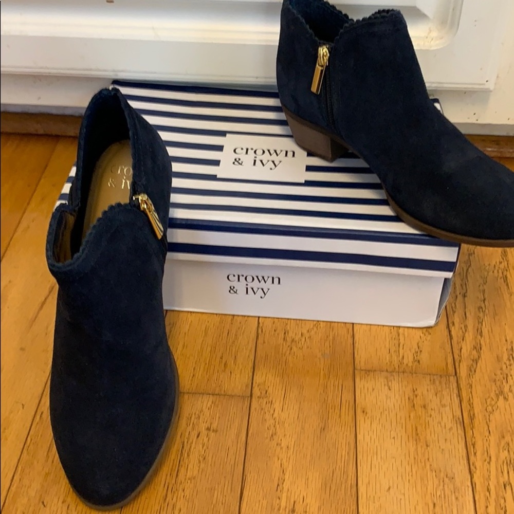 Crown & ivy Navy scalloped suede booties sz 7.5 - Picture 1 of 6